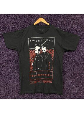 Twenty One Pilots Blurry Face T-Shirt Size large